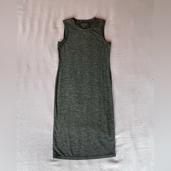 Prana foundation sheath dress in forest green. In great condition. - Picture 2 of 8